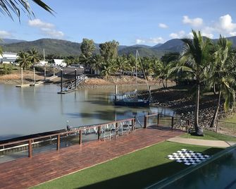 Mahi Mahi Hinchinbrook - Cardwell - Vista del exterior