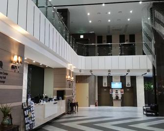 Hyunjin Tourist Hotel - Donghae - Lobby