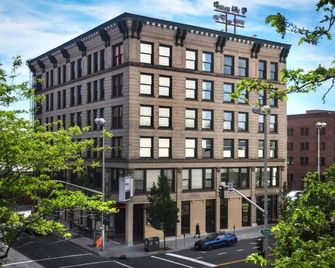 Upscale Apartment Suite Close to Everything! - Spokane - Building