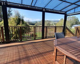 Tranquil in Rotorua Lifestyle home I rent out the bedrooms only, not whole house - Rotorua - Balcony