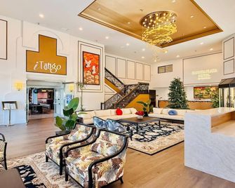 Ramada Plaza by Wyndham Garden Grove/Anaheim South - Garden Grove - Lobby