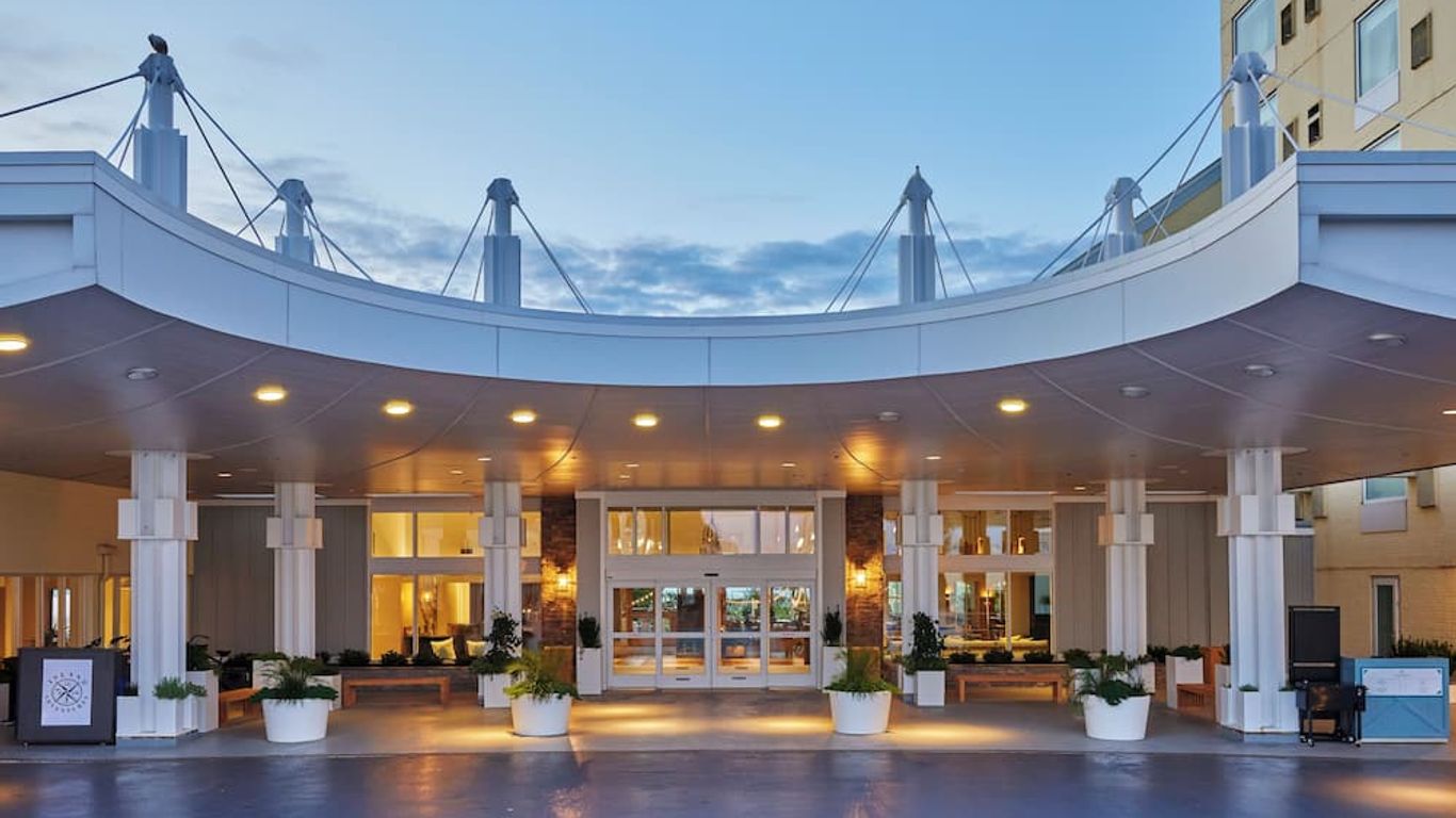 Newport Harbor Island Resort