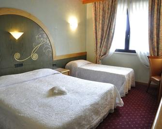 Hotel Aquila D'Oro Desenzano - Desenzano del Garda - Schlafzimmer