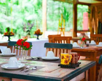 Smart Hotel Pousada Reserva Camburi - סאו סבסטיאו - מסעדה