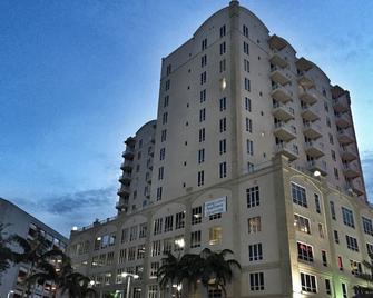 Dadeland Towers by Miami Vacations - Miami - Building