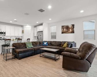 Coyote Sunset Retreat in the Desert - BBQ & Tennis - Gold Canyon - Sala de estar