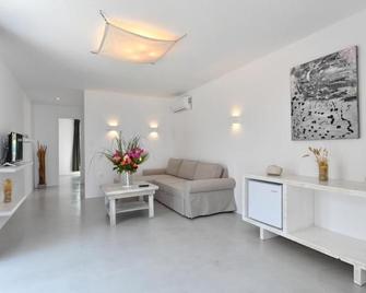 Surfing Beach Cabanas - Santa Maria