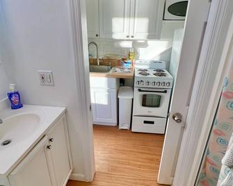 Beautiful Waterfront Beach Cottage Sunset Oasis 1hr Nyc - Northport - Kitchen