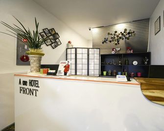 Itaewon A One Hotel - Seoul - Front desk
