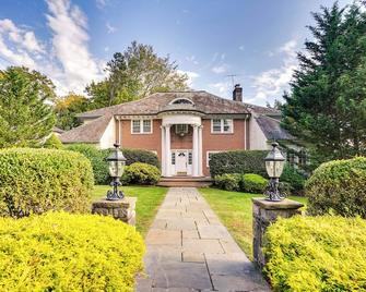 Historic Mamaroneck Guest House - Walk to Harbor! - Mamaroneck - Building
