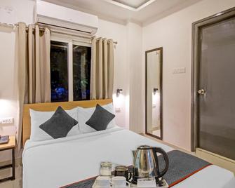 OYO Townhouse 572 Ss Skyline - Hyderabad - Bedroom