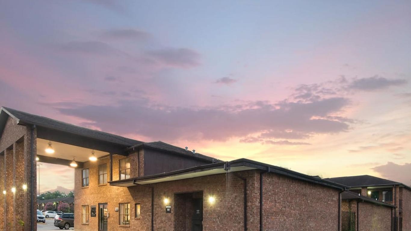 Super 8 by Wyndham Universal City