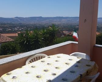 Casa vacanze 'La Caldosa' - Badesi - Balcón