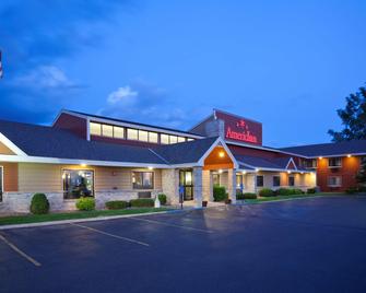 AmericInn by Wyndham Fergus Falls Conference Center - Fergus Falls - Building