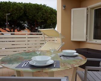 Suite Home Ladispoli - Ladispoli - Patio
