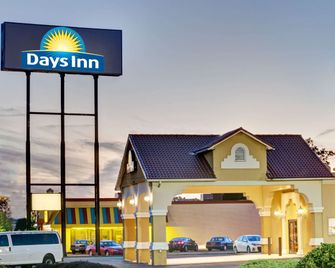 Days Inn by Wyndham Louisville Airport Fair and Expo Center - לואיסוויל - בניין