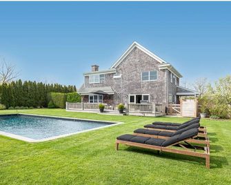 Stunning Farmhouse W/ Solar Heated Pool in North Fork, Farmstands, winery& beach - Riverhead - Bazén