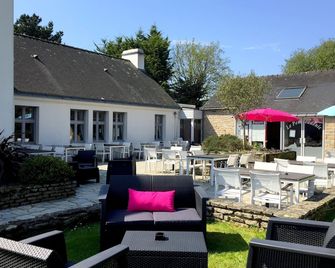 Logis Hotel La Croix du Sud - Damgan - Patio