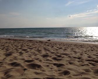 October dates for fall colors open@Lake Home: Country Living w/Modern Comforts! - Central Lake - Beach