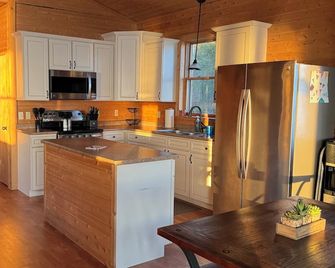 Beachfront Cabin On Sugar Island in E.U.P of Michigan - Sault Ste. Marie - Kitchen