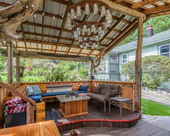 Woods End Landing - Bamfield - Patio