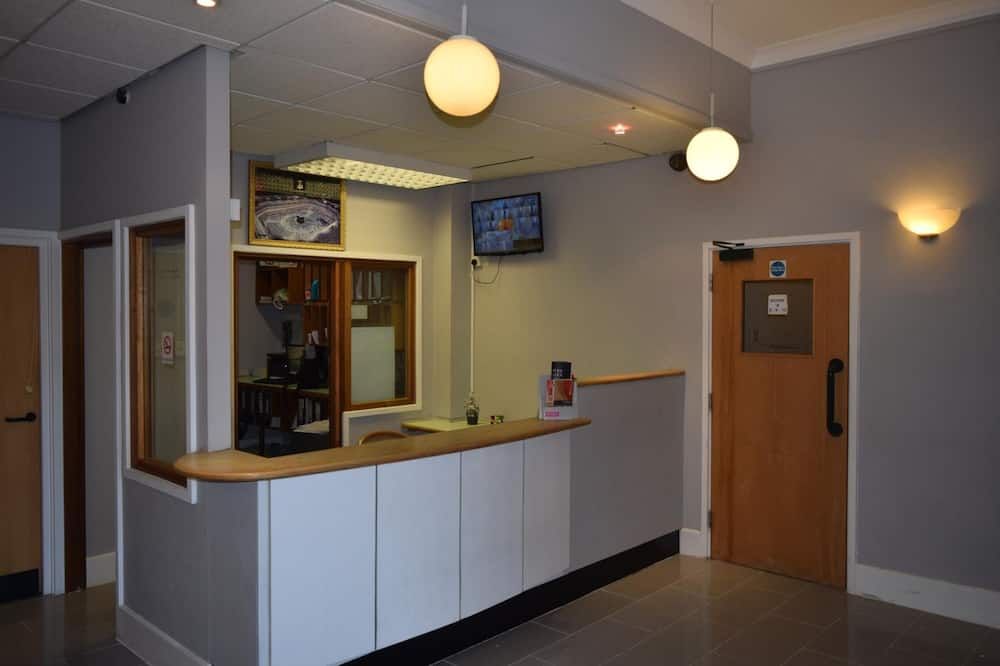 York Hotel - Ilford - Front desk