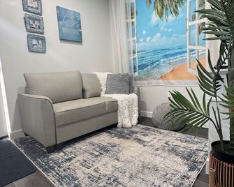 Centrally Located Cozy studio with High WiFi speed and AC - Ocoee - Sala de estar
