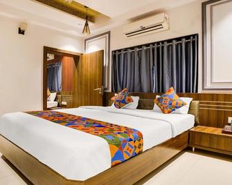 Hotel Govind Park - Shirdi - Bedroom