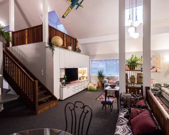 Land Of Lost Treasure - Maleny - Living room