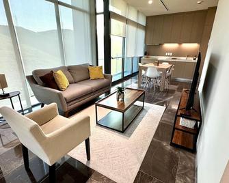Luxury 2BD&2Bath Next to Plaza Hospital Pool - San Pedro Garza Garcia - Wohnzimmer