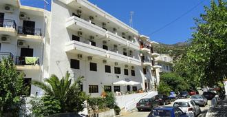 Oinoi Hotel - Agios Kirykos - Bâtiment