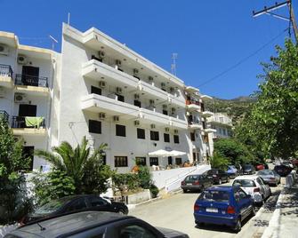 Oinoi Hotel - Agios Kirykos - Edificio