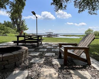 Fishing For a Peaceful Lakefront Getaway - Lake Wales - Patio