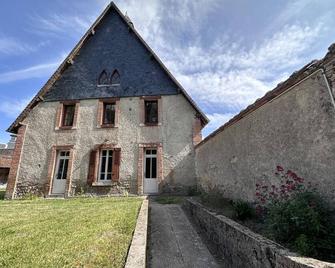 Charmante Cure Ancienne avec Jardin et WiFi, Près de Vichy - FR-1-489-459 - Jaligny-sur-Besbre - Edificio