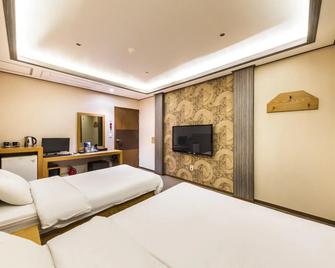 Hotel W Topdong - Jeju City - Bedroom