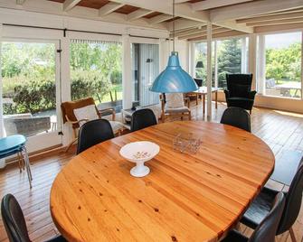 Beautiful Home In Samsø With Kitchen - Samsø - Spisestue
