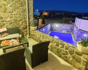 Miracle 1 Comfortable holiday residence - Krk - Zwembad
