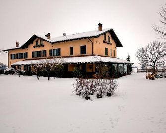 Cascina Papa Mora - Cellarengo - Building