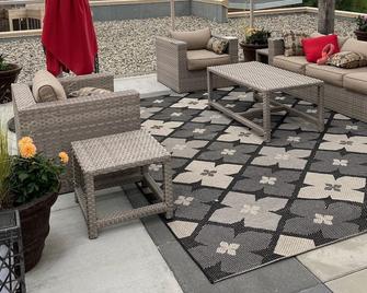 Okanagan Lakefront Resort Your own Roof top patio view of the Lake ! - Vernon - Patio