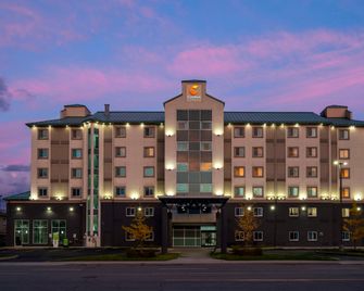 Comfort Hotel - Niagara Falls - Building