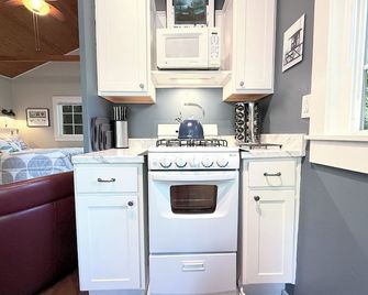 Guernevillecottage~ 3 for 2 to Apr! Relax,rekindle,rejuvenate! Httb/Wifi/Pup - Guerneville - Kitchen