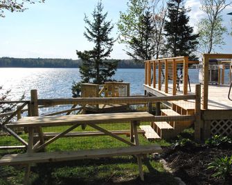 Peaceful, Waterfront Home Near Acadia. Amazing Sunsets. Reserve now for 2026. - Ellsworth - Terasa