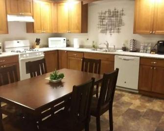 Lyle &Taylor Present -Slice of Home on the Road - Bourbonnais