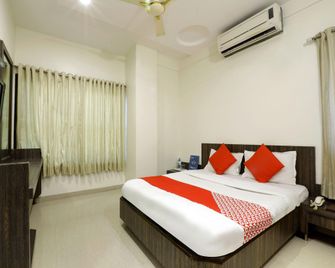 OYO 4198 Hotel Shri Sai Murli - Shirdi - Habitación