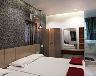 Hill Top - Valparai - Bedroom