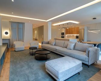 Luxury In The Heart Of Downtown - Oviedo - Wohnzimmer