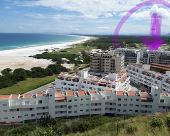 Le Bon Vivant Condo. Big beach. Apartment with 2 rooms. - Arraial do Cabo - Edificio