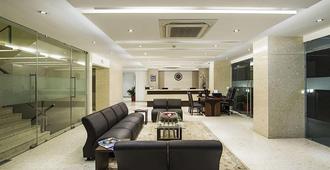 Magnus Star Residency - Pune - Lobby