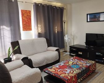 2 Bedroom Residential House In Peaceful Location In Heart Of City - Kalgoorlie - Salon