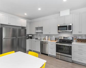 Solo's Smuggler Suite - Seattle - Kitchen